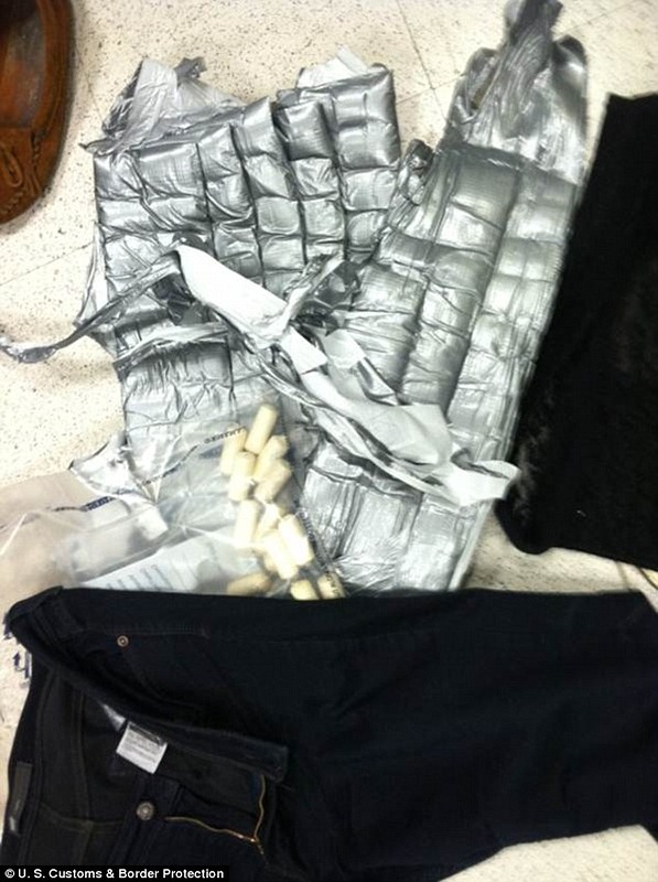Две контрабандистки задержаны в аэропорту в кокаиновых подгузниках