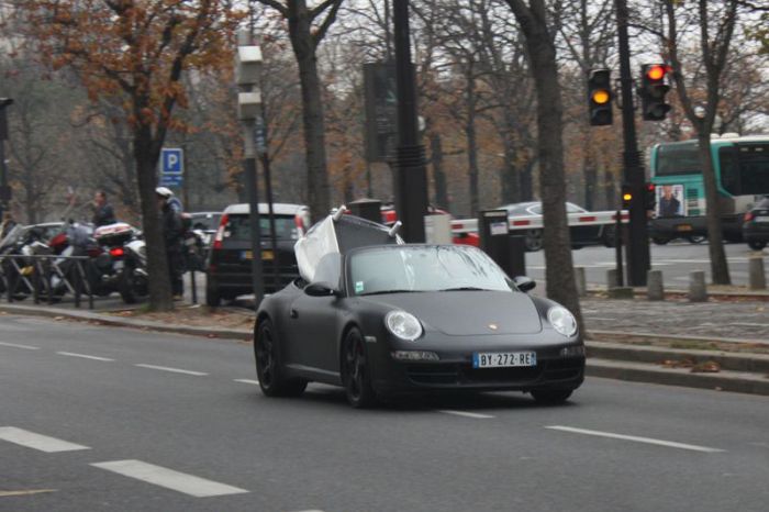 Porsche 997 Carrera S везет домой новое кресло