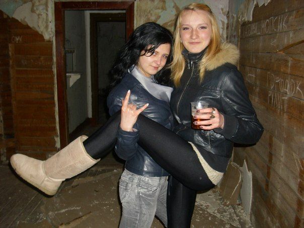 Девушки в лосинах из ВКонтакта