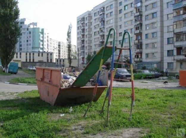 Суровые российские детские площадки