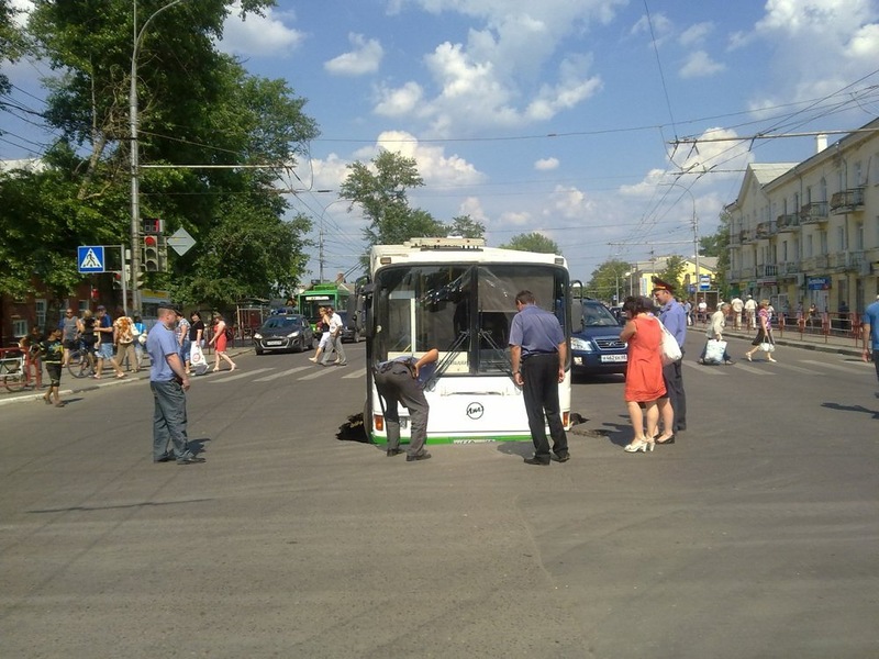 Автобус застрял в текстуре