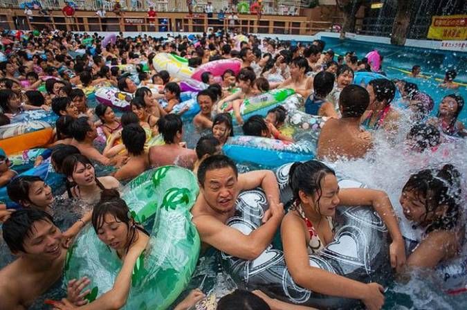 Китайцы в бассейне