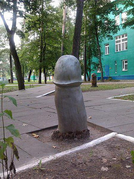 Деревянная скульптура в белорусском санатории