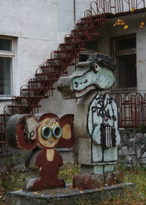 Психоделические детские площадки со всех уголков России