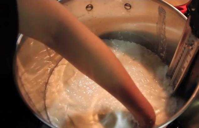 Ученые создали человеческий сыр из пупков и подмышек