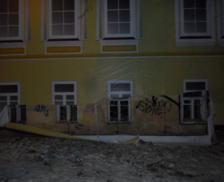 Полиция ищет злоумышленников, испортивших "олимпийский" баннер в Брянске