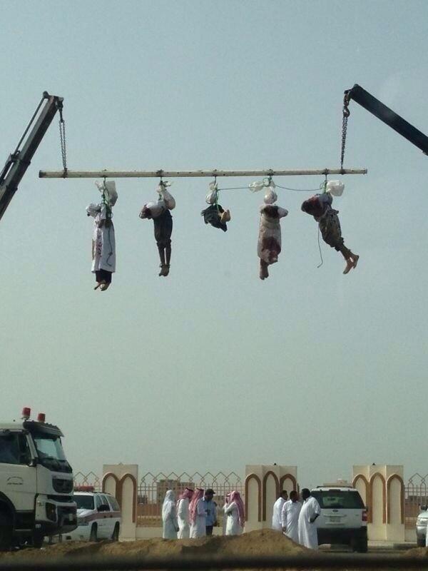 Пять тел казненных преступников выставлены на показ в Саудовской Аравии