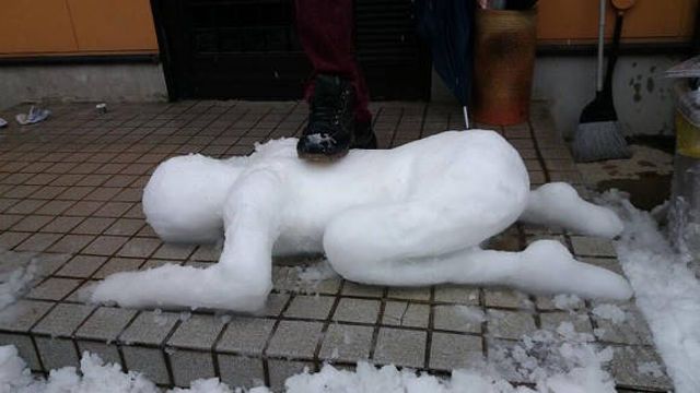 В Японии снеговиков не лепят