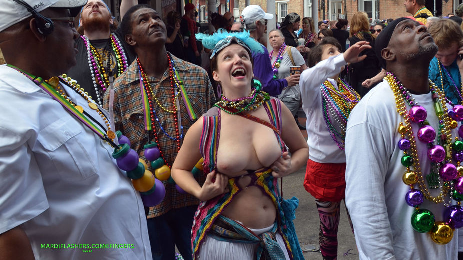Парад голых сисек в Новом Орлеане