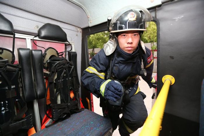 Отважный китайский пожарный