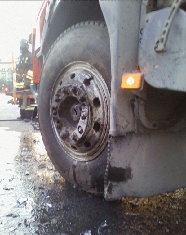 На Кутузовском проспекте 19-й мотоциклист врезался в грузовик