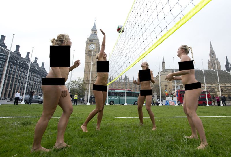 Пляжному волейболу немного не хватает цензуры