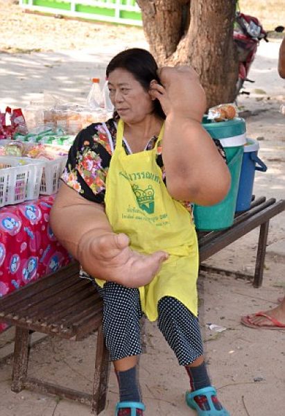 Тайская бабушка с большими добрыми руками