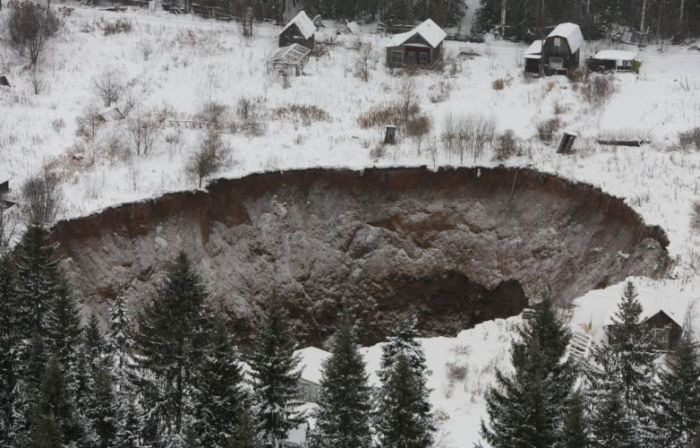Провал грунта в Соликамске