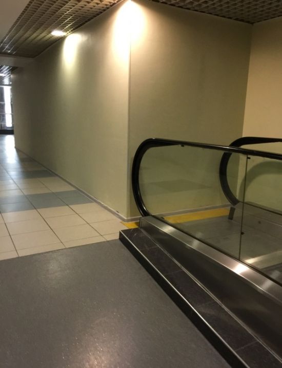 Странный эскалатор в одном из российских аэропортов