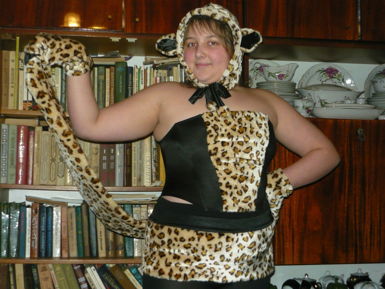 Зайти теток. Женжэшина в леопардлврм. Женщина в леопардовом. Толстая девушка в леопардовом. Женщина в леопардовом костюме.