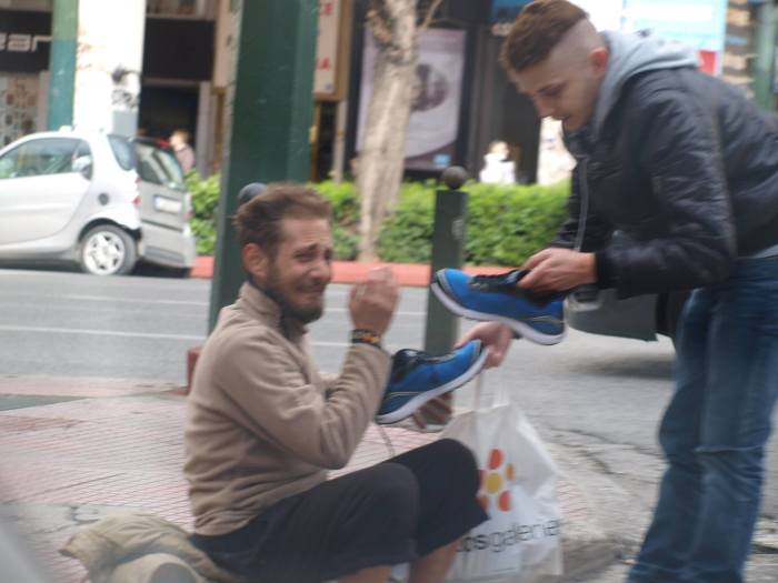 Помощь бездомному мужчине