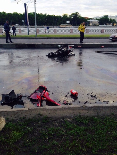 В Петербурге мотоциклистка погибла в страшной аварии