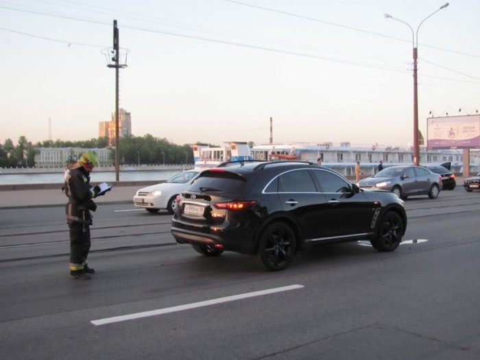 Гонка люксовых внедорожников в Санкт-Петербурге закончилась массовым ДТП