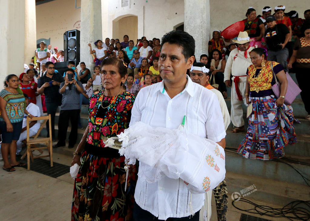 Мэр мексиканского города вступил в брак с крокодилом