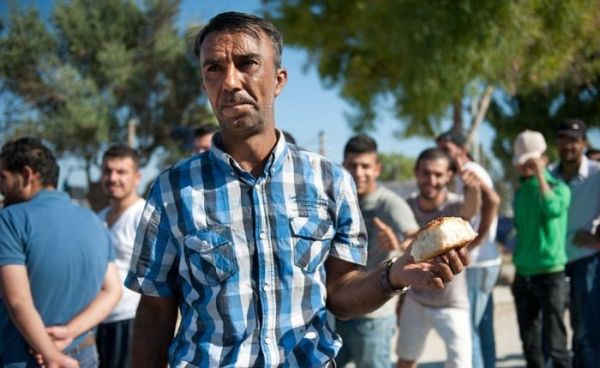 Плотный поток беженцев - серьезная проблема для Греции