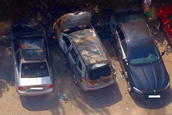 Празднуя покупку BMW, житель Ростова-на-Дону спалил три автомобиля