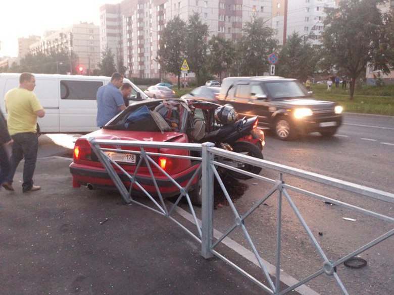 В Петербурге водителю мотоцикла оторвало голову