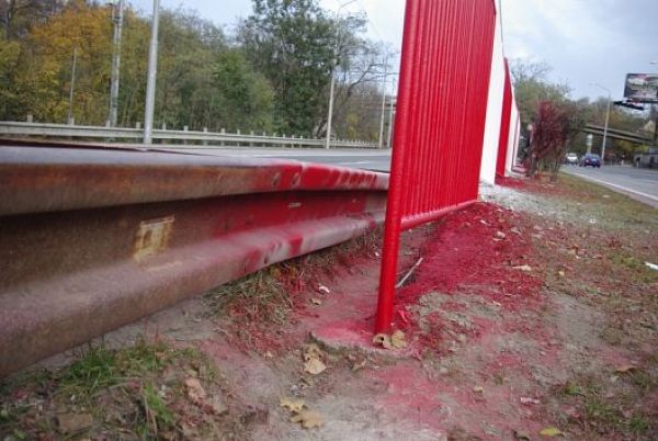 Метод экспресс-покраски ограды от коммунальщиков Словакии