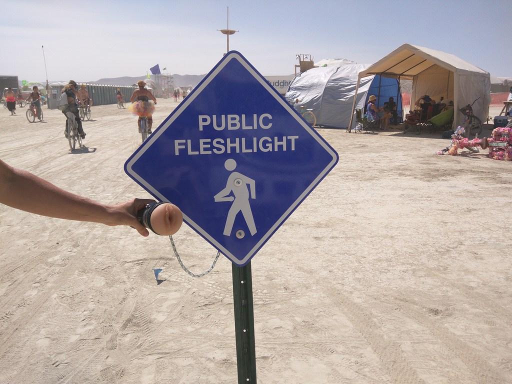 Загадочная экспозиция на фестивале Burning Man