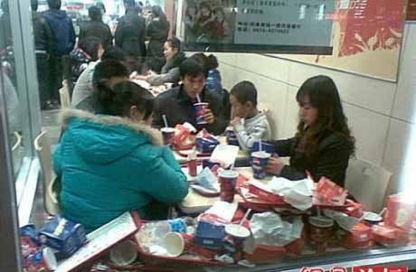 Полная антисанитария в реторане KFC в Китае