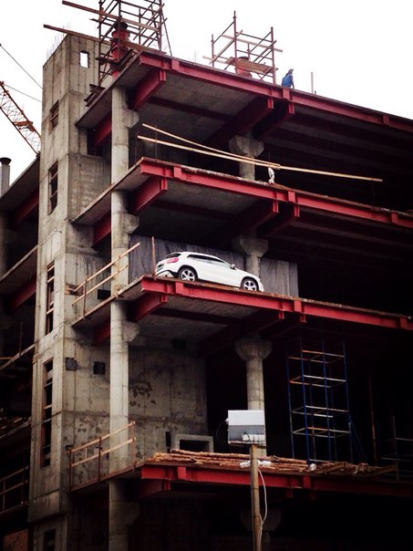 Питерцы паркуются на строящихся зданиях