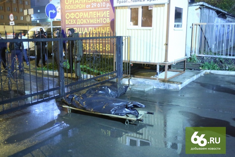 Побег с мертвецами. Ночью из осажденного морга в Екатеринбурге вынесли 40 покойников