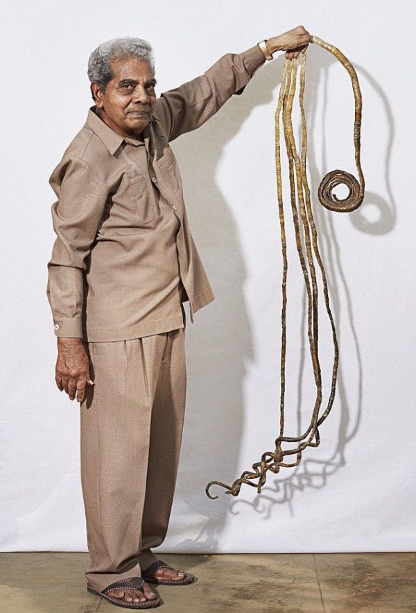 Индиец не стриг ногти больше 60 лет и попал в Книгу рекордов Гиннесса