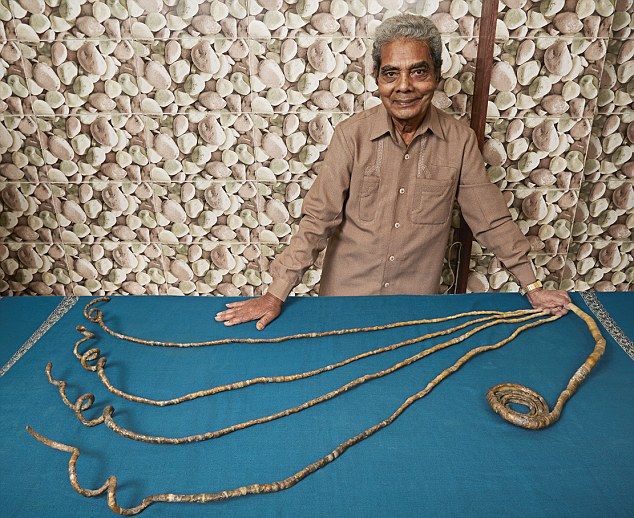 Индиец не стриг ногти больше 60 лет и попал в Книгу рекордов Гиннесса