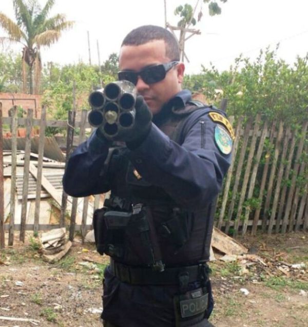 Шестиствольный дробовик бразильских гангстеров