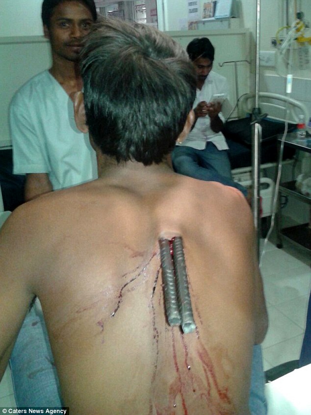Индийский мотоциклист допонтовался
