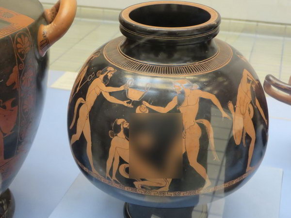 Непонятное устройство для релаксации на древнегреческих вечеринках