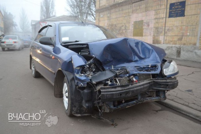 Последствия лобового столкновения Daewoo и УАЗа Последствия лобового столкновения Daewoo и УАЗа