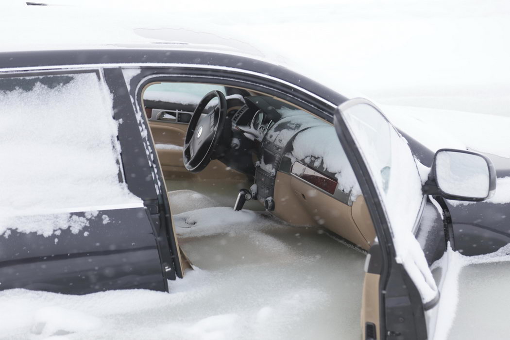 Машина вмерзла в лед что делать