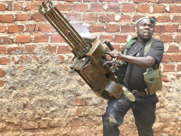 «Угандийские неудержимые»: Как в Африке снимают боевики за 200 долларов