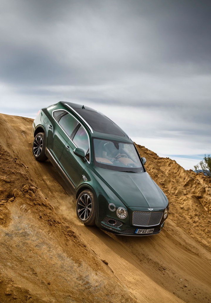 Внедорожник Bentely Bentayga на бездорожье Внедорожник Bentely Bentayga на бездорожье