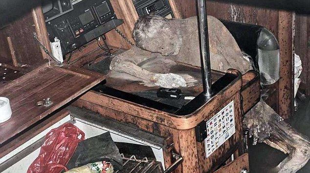 У филиппинского побережья выловили яхту с мумией путешественника
