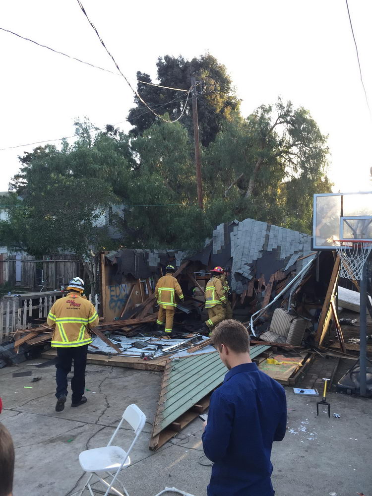 В Сан-Луис-Обиспо рухнула крыша гаража прямо во время вечеринки