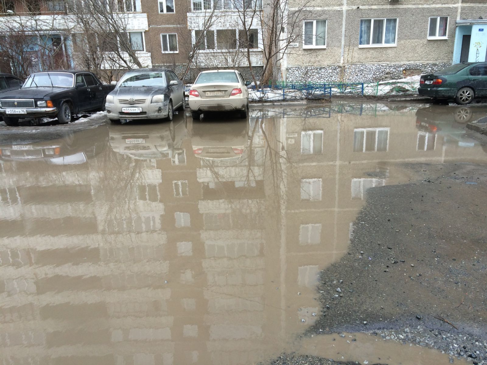 Екатеринбург утопает в грязи