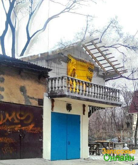 Житель Запорожья оформил свой гараж в стиле барокко