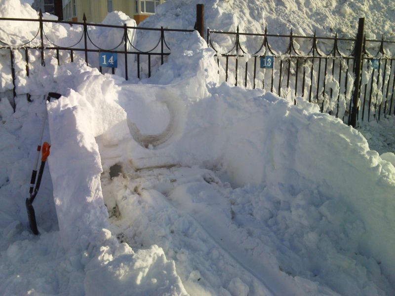 Камчатский снег может за ночь упаковать твою машину в сугроб