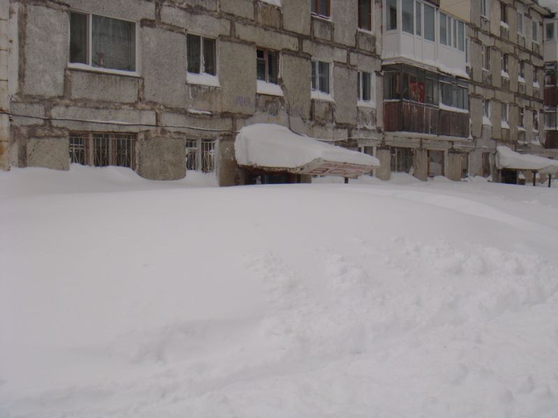 Камчатский снег может за ночь упаковать твою машину в сугроб