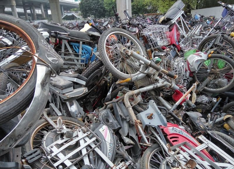 Внушительное кладбище мотоциклов в Китае