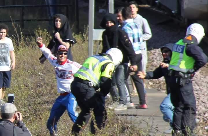 В Швеции беженцы атакуют полицию
