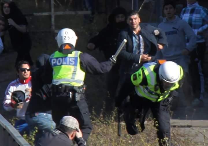 В Швеции беженцы атакуют полицию